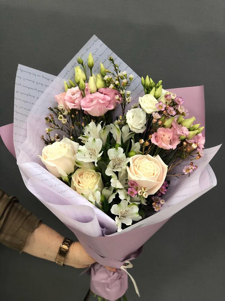 Букет цветов из: Альстромерии, Розы и Лизиантусы в Ивановском Курской области