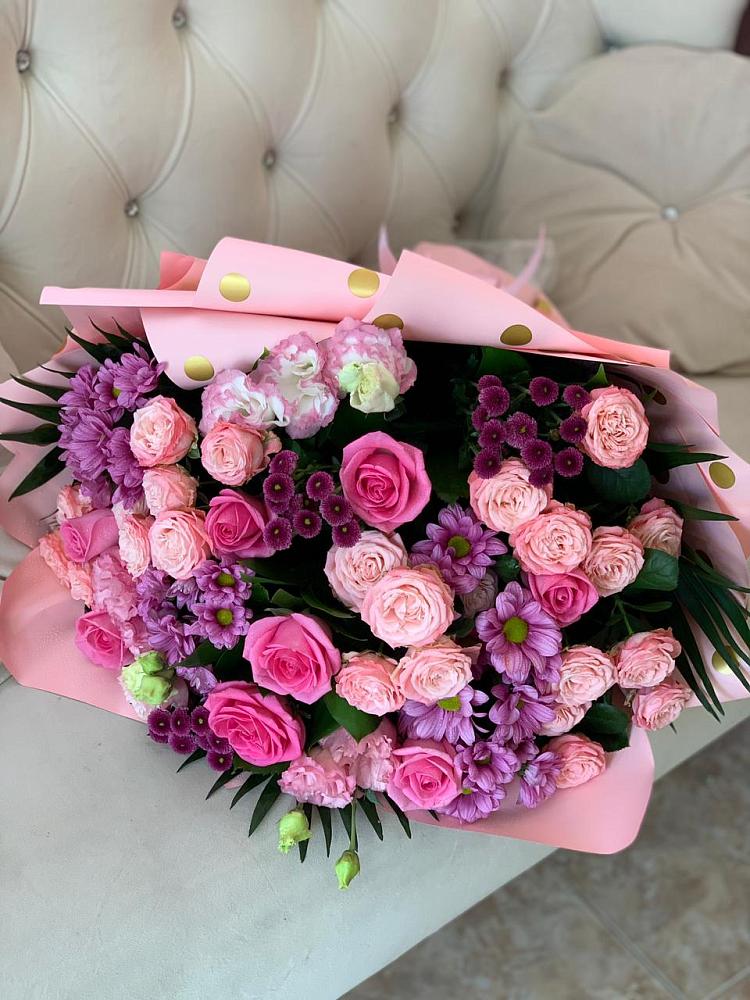 Букет цветов из: Хризантемы, Розы и Лизиантусы в Ивановском Курской области