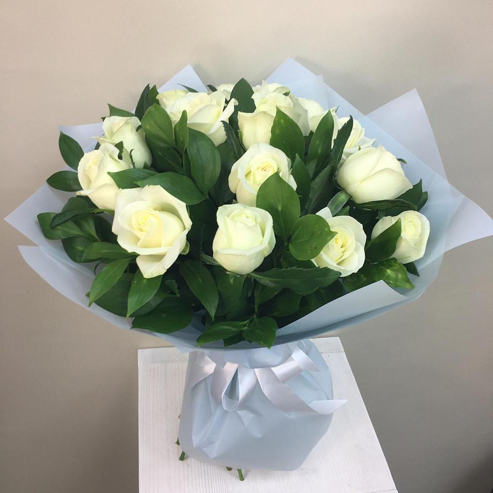 Букет 15 Белых роз Проуд в Ивановском Курской области