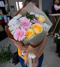 Букет цветов из:  Герберы, Розы и Хризантемы в Ивановском Курской области