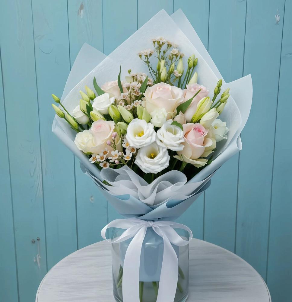 Букет цветов из: Розы и Лизиантусы в Ивановском Курской области