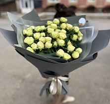Букет Белые кустовые розы Солинеро в Ивановском Курской области