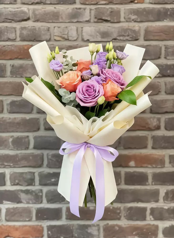 Букет цветов из: Лизиантусы и Розы в Ивановском Курской области