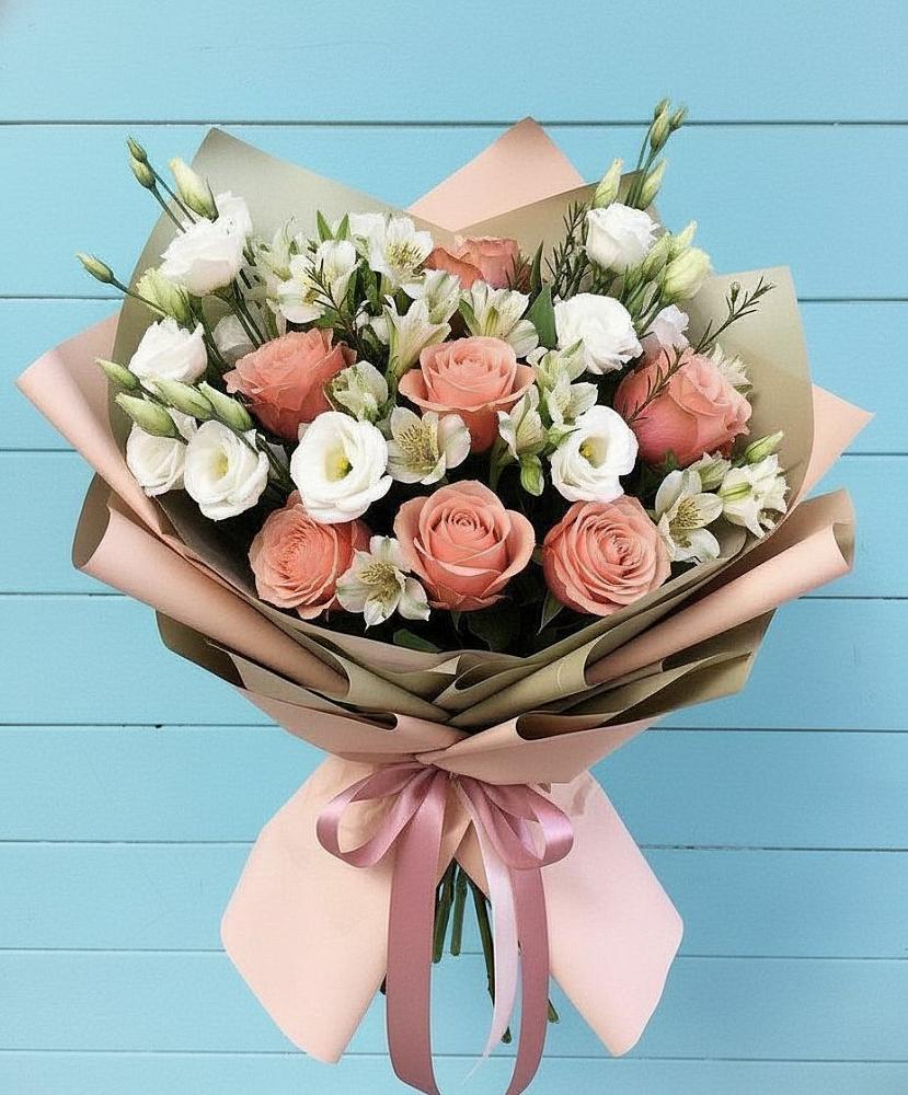 Букет цветов из: Розы, Альстромерии и Лизиантусы в Ивановском Курской области