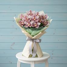 Букет цветов из:  Орхидеи и Розы в Ивановском Курской области