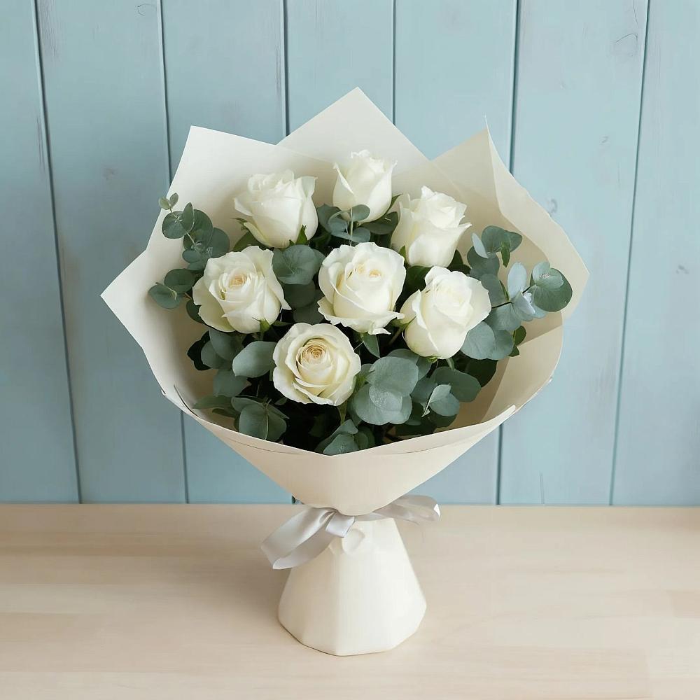 Букет Белые розы в Эвкалипте в Ивановском Курской области