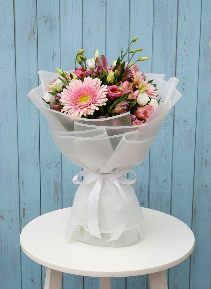 Букет цветов из: Герберы, Альстромерии и Лизиантусы в Ивановском Курской области