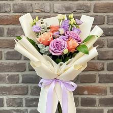 Букет цветов из:  Лизиантусы и Розы в Ивановском Курской области