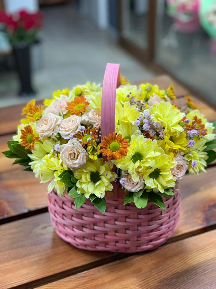 Цветочная композиция из Хризантемы и Розы в корзине в Ивановском Курской области