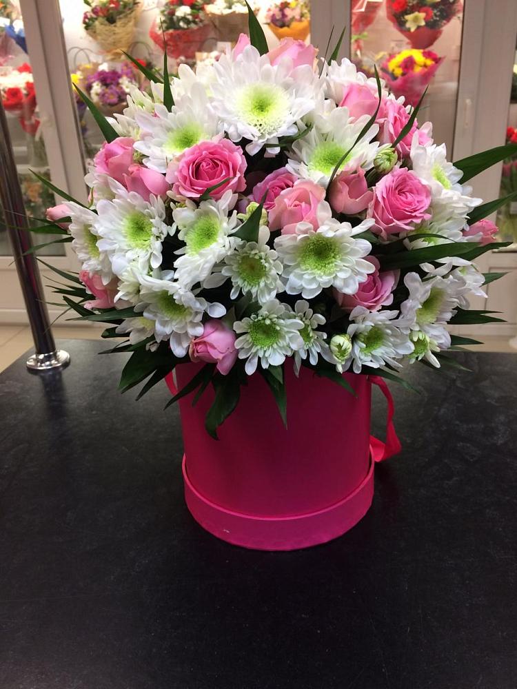 Цветочная композиция из Розы и Хризантемы в шляпной коробке в Ивановском Курской области