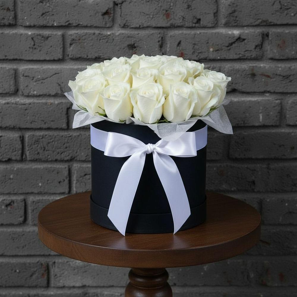 Цветочная композиция из Розы в шляпной коробке в Ивановском Курской области