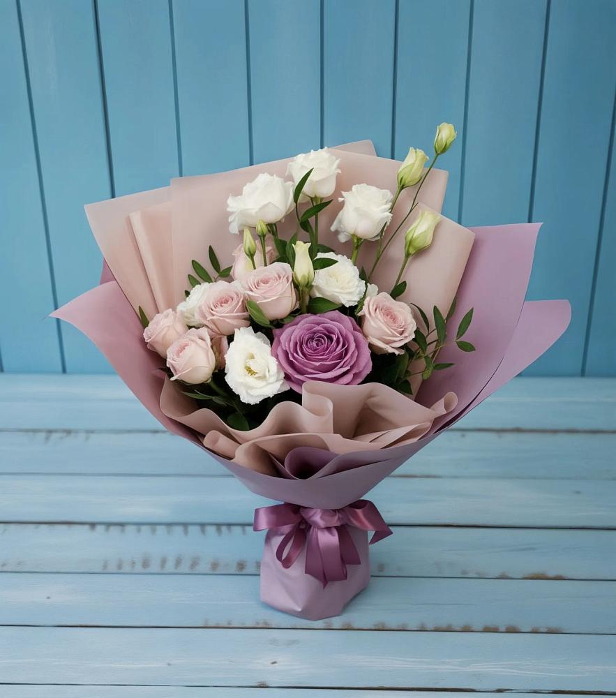 Букет цветов из: Розы и Лизиантусы в Ивановском Курской области